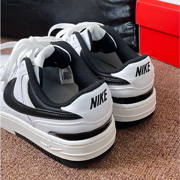 Nike gamma force Women's Classic Black and White Sneakers - Picture 3 of 5